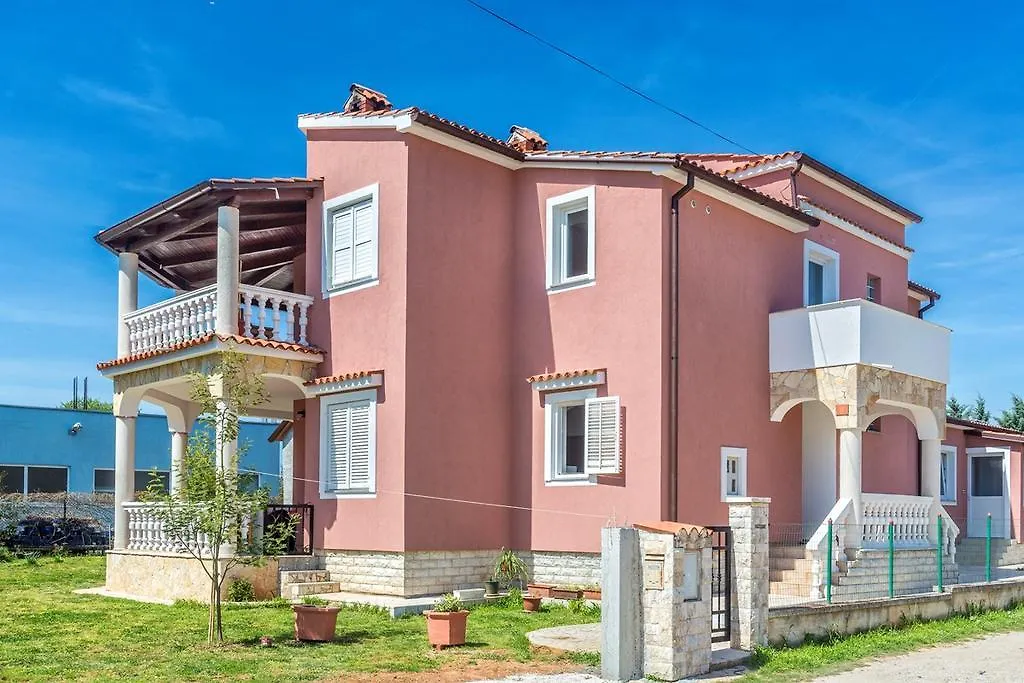Apartments Chude Pula