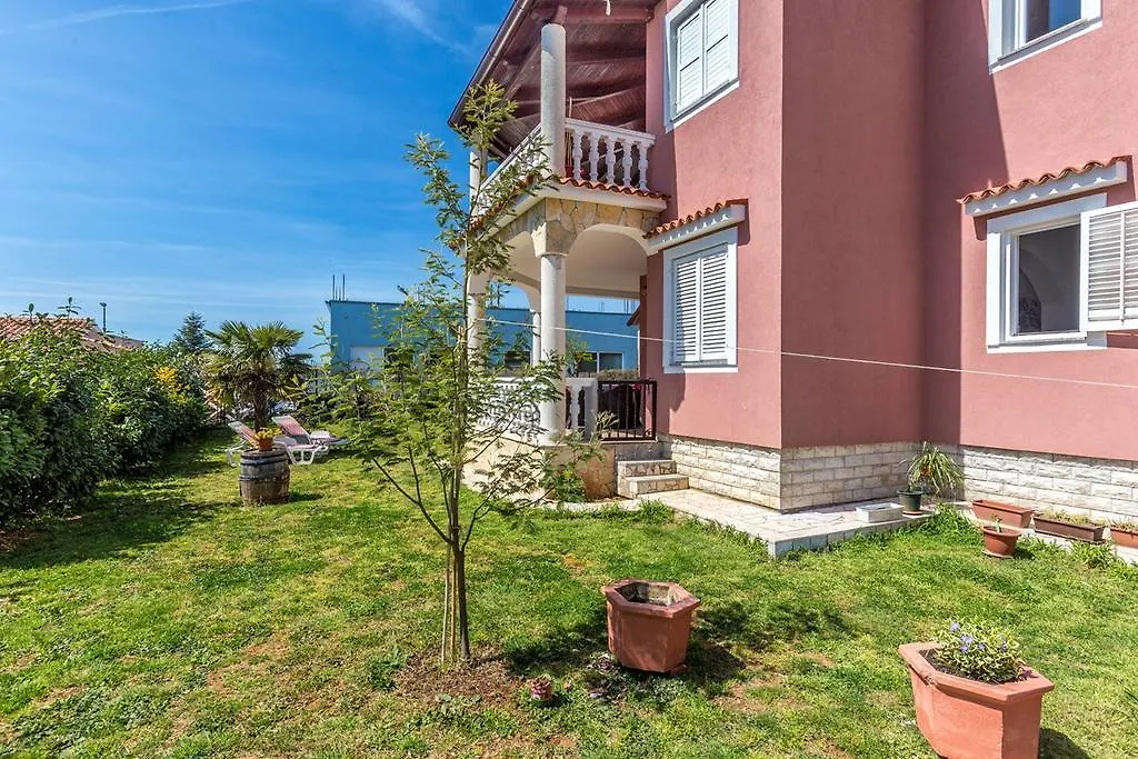 Apartments Chude Pula