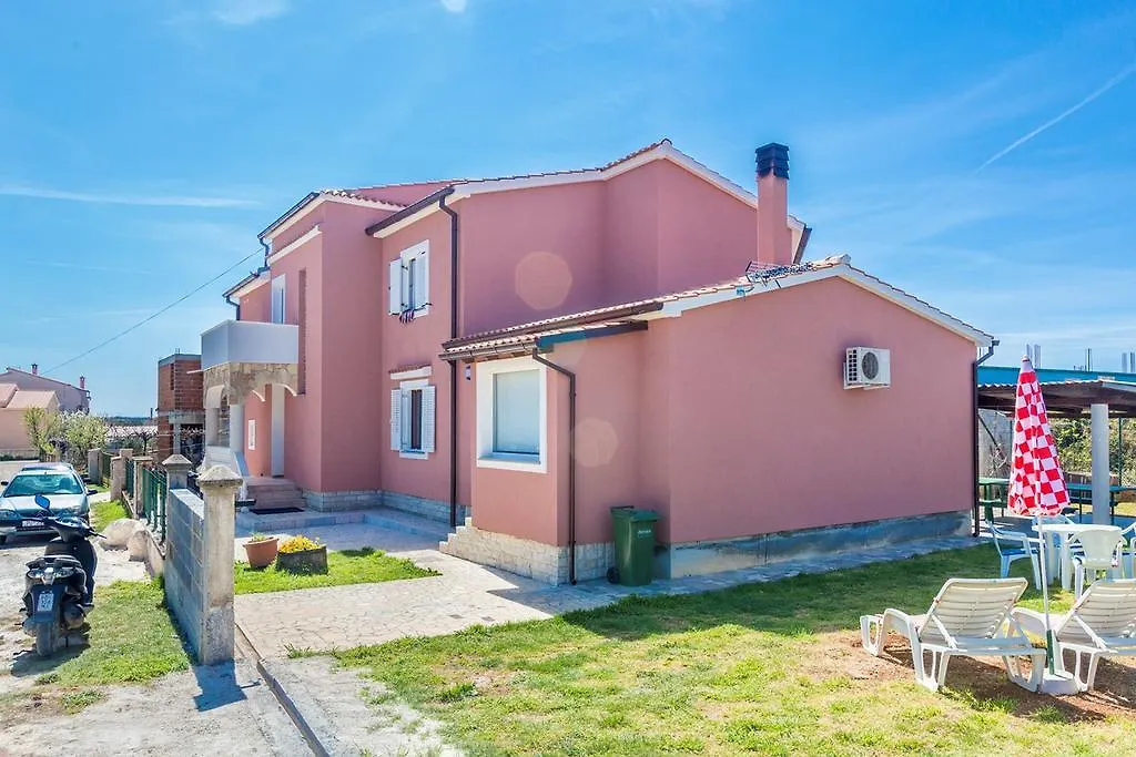 Apartments Chude Pula