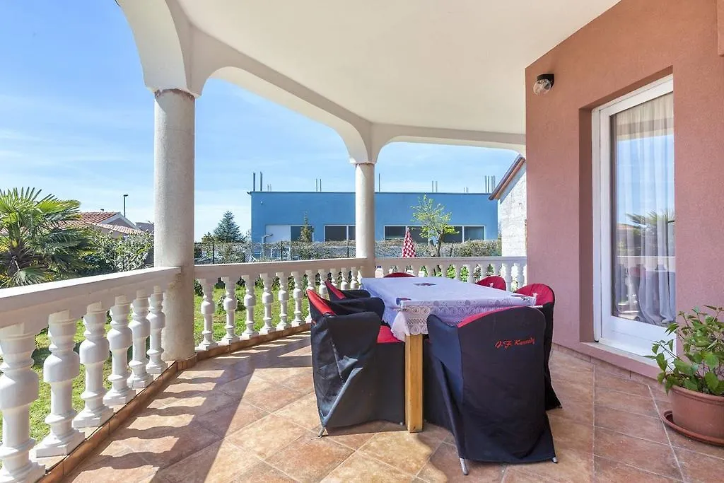 Apartments Chude Pula