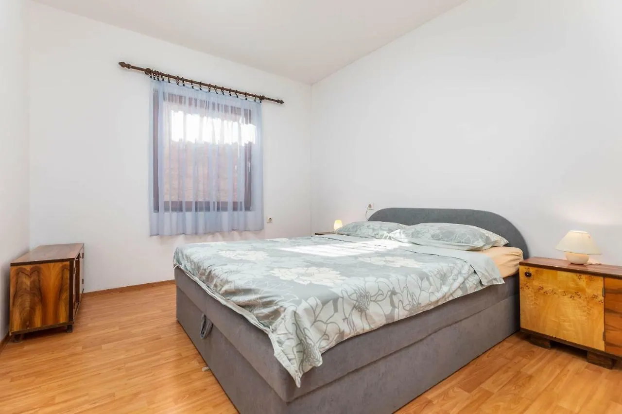 Apartments Chude Pula