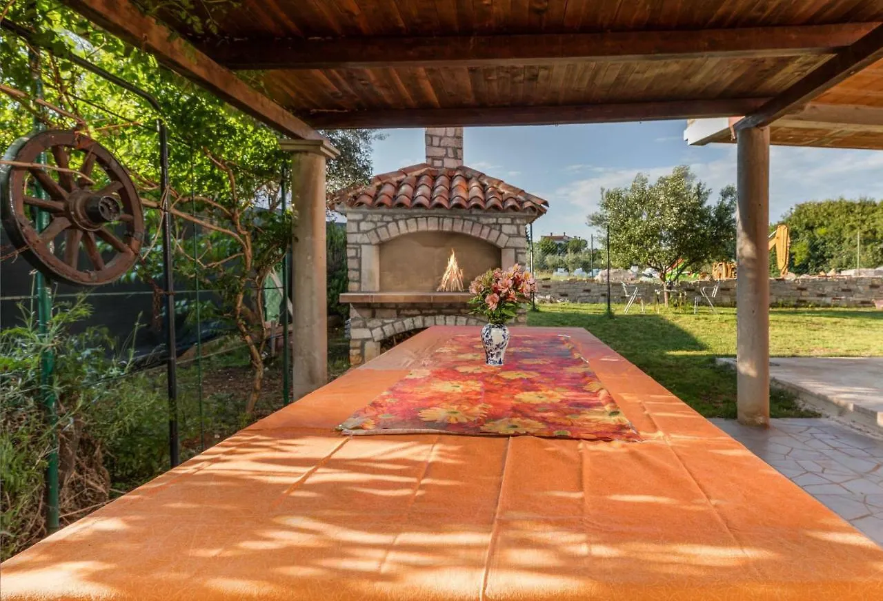 Apartments Chude Pula Croatia
