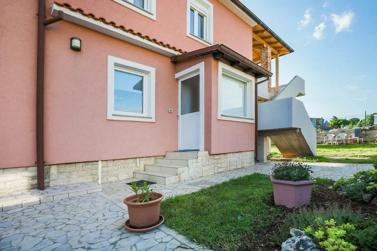 Apartments Chude Pula Croatia