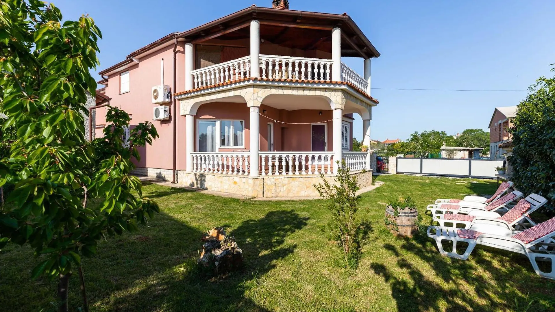 Apartments Chude Pula