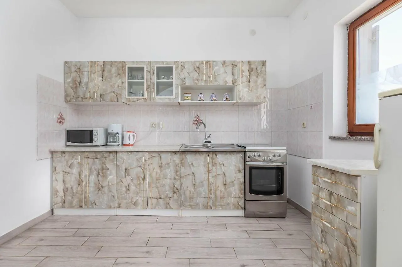 Apartments Chude Pula 0*,  Croatia