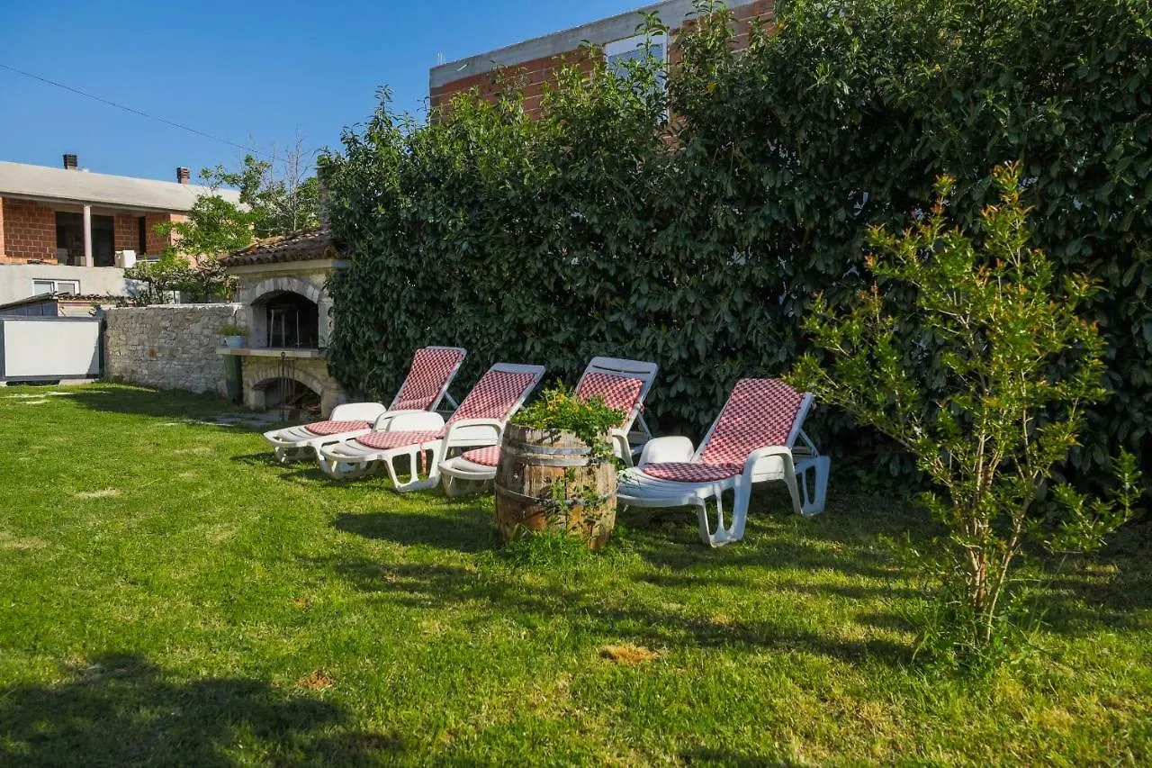 Apartments Chude Pula