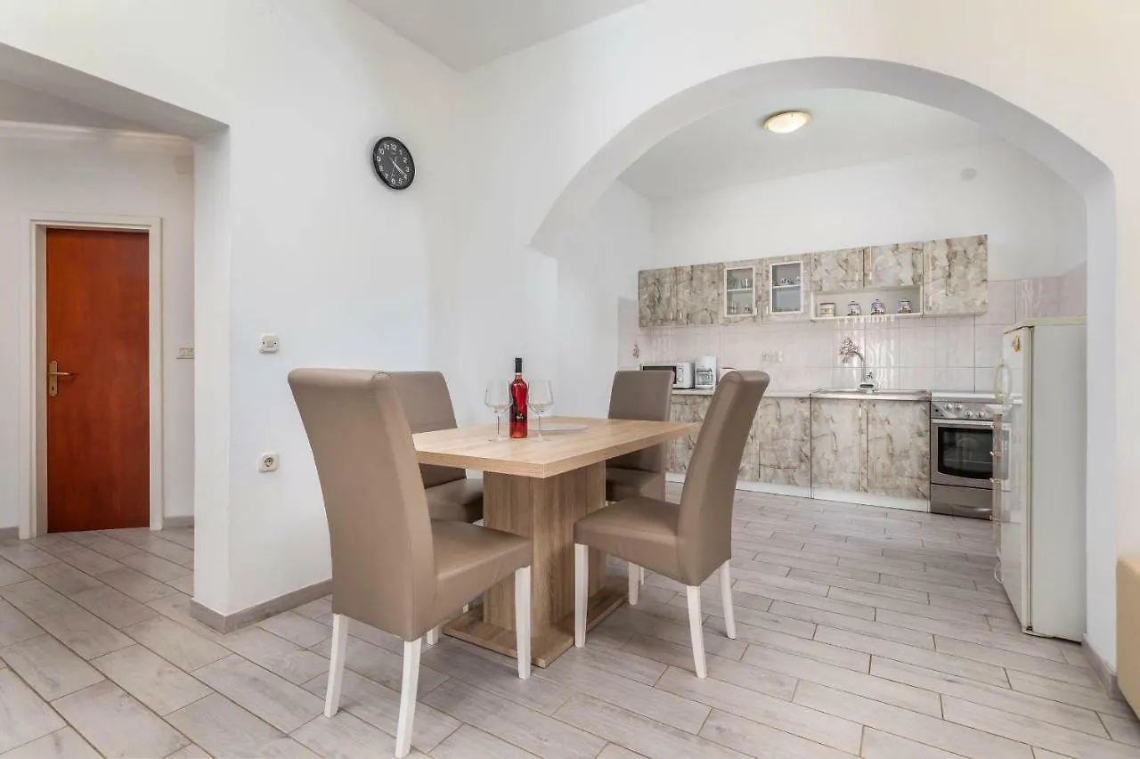 Apartments Chude Pula