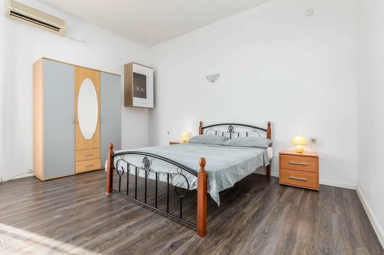 Apartments Chude Pula