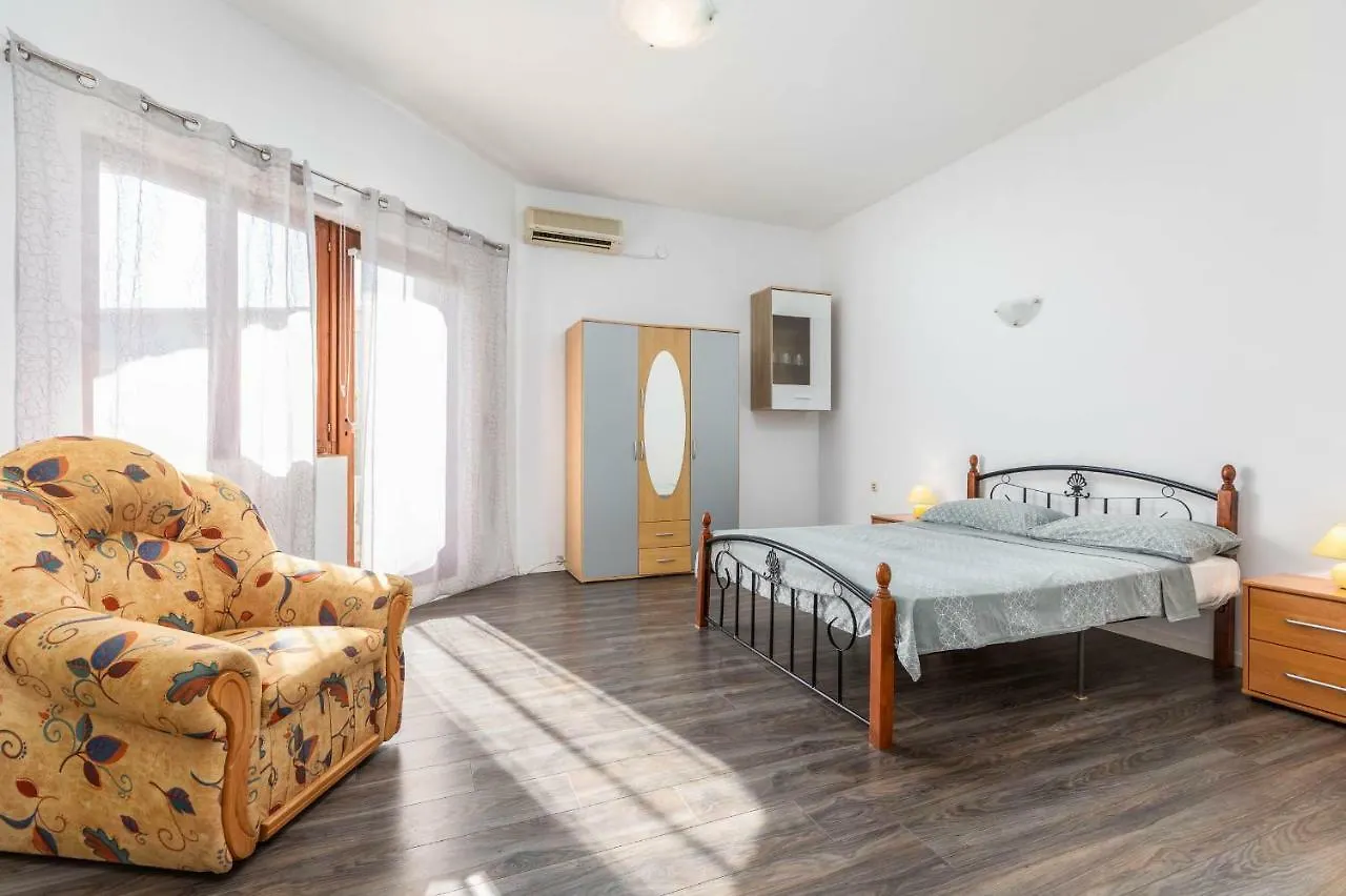 Apartments Chude Pula